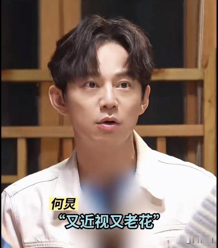 何炅最怕的不是变老，而是没人记得他曾经多拼命  
不是节目停了，  
也不是观众