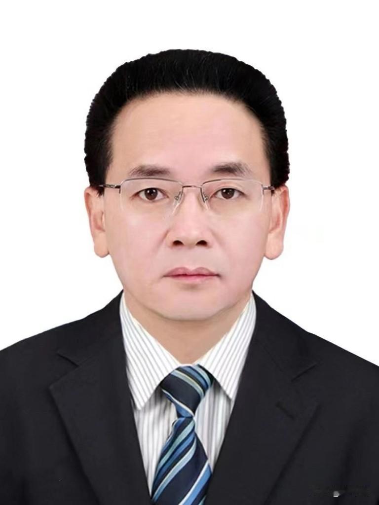 茅台董事长张德芹辞职！
张德芹因工作调整，申请辞去公司董事长、董事职务及董事会下