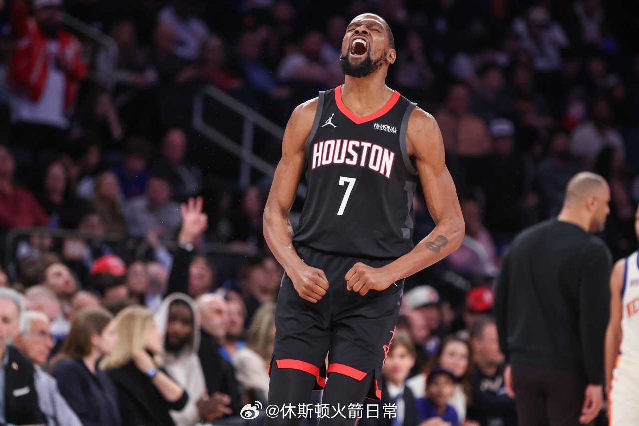 杜兰特谈总得分将超乔丹：“他每晚都能让防守队员感到恐惧，我也想让防守我的球员感受