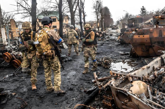 为什么乌克兰都被打成这样了，也不愿投降？说白了，不是不想降，是根本降不起

泽连