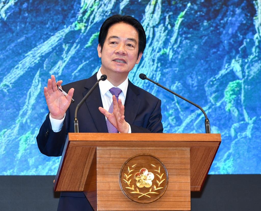 蓝绿版图出现松动，赖清德信任度“北升南降”，AI经济效应撼动台湾县市长选情？
赖