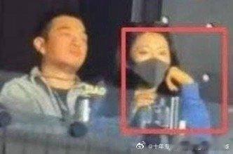 疑似王鹤棣网传女友去了演唱会别闹了人家有同行人，有钱素人买个包厢看而已 
