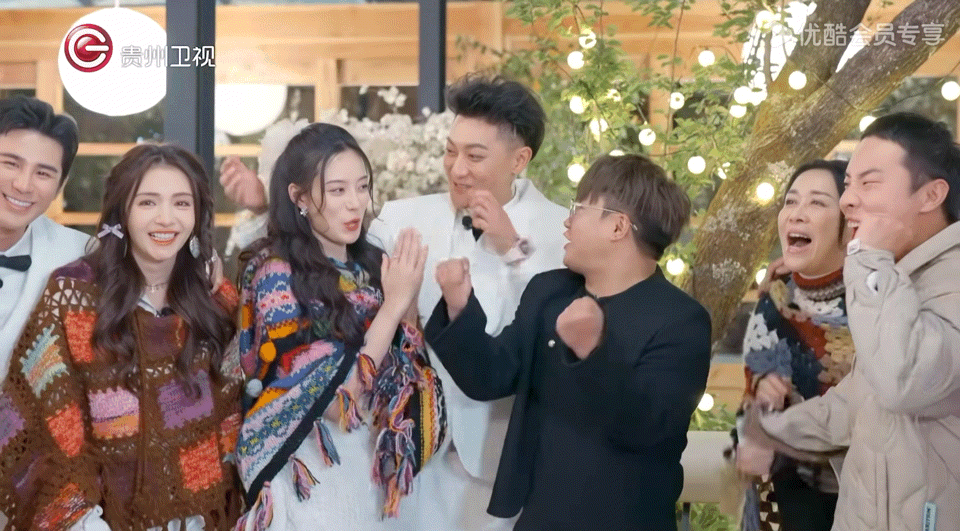 #黄子韬kiss徐艺洋小鸡啄米##黄子韬[超话]# 太可爱了啊哈哈 小鸡啄米 给