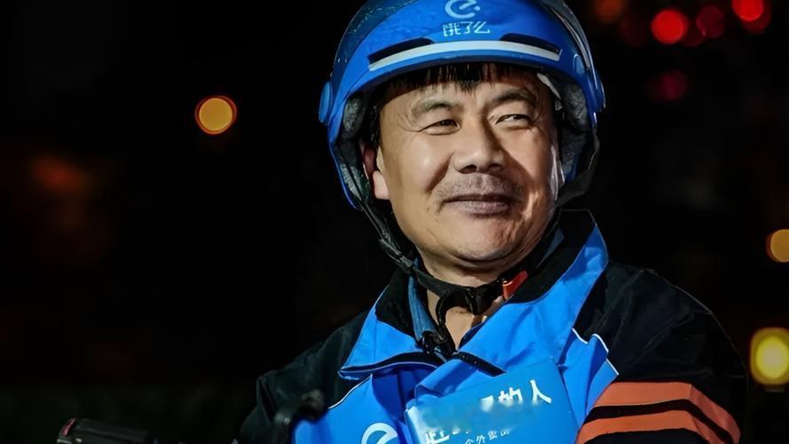 低处飞行

诗/王计兵

谁说展翅就要高飞

低处的飞行也是飞行

也有风声如鸟