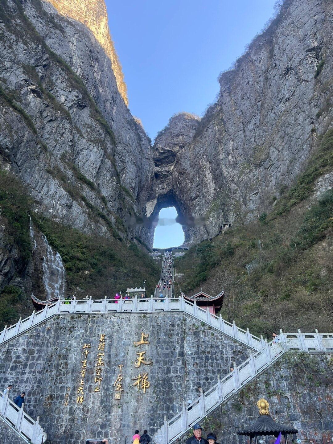 要成功不需要什么特别的才能，只要把你能做的小事做得好就行了。 