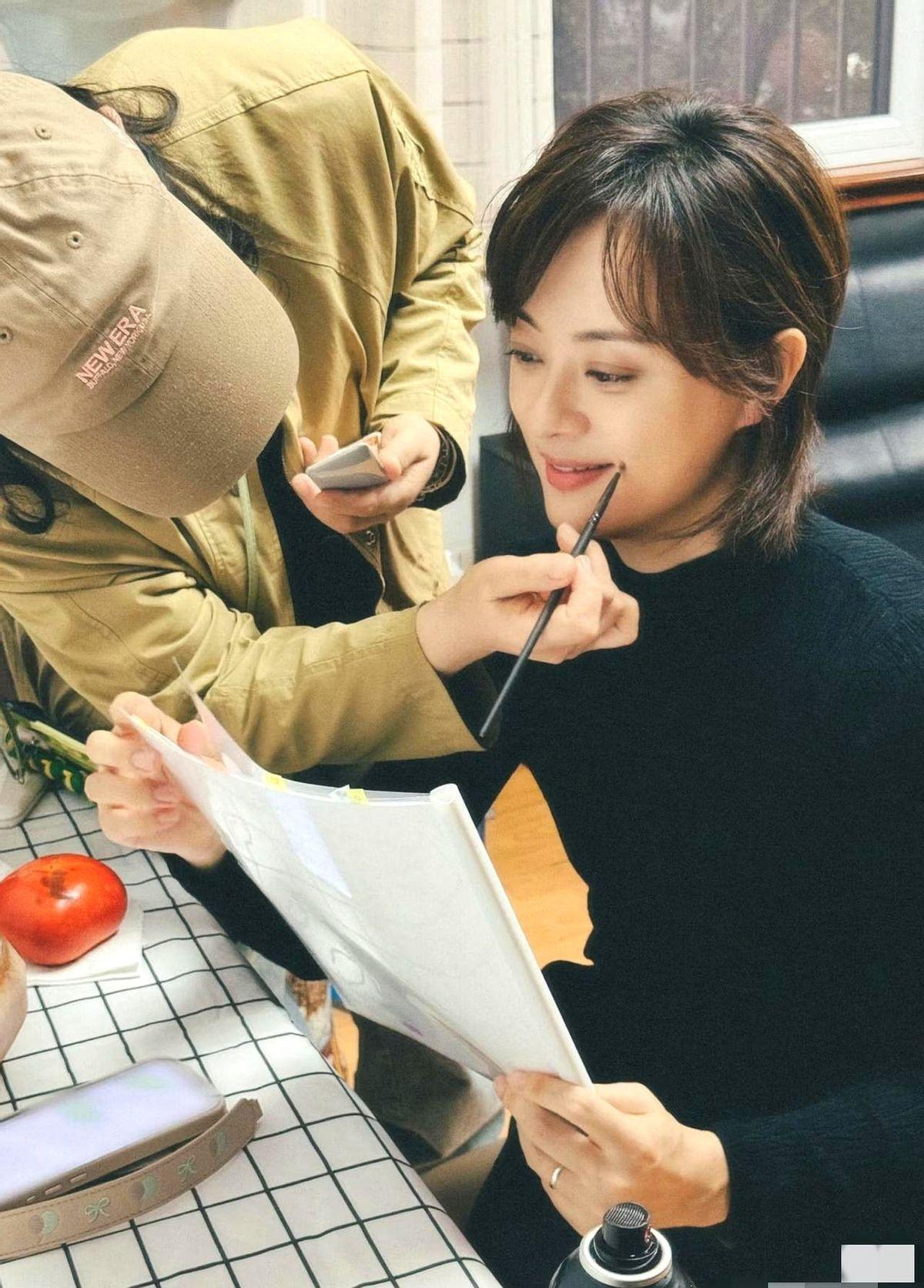 孙俪，真的太强了！

孙俪进组拍戏时，不仅心疼跟拍摄影师，还能把工作、家庭、养生