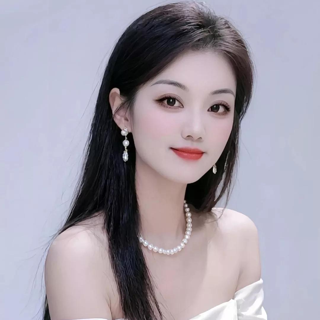 优雅女神，珍珠项链点缀，美不胜收！珍珠淑女照 显气质项链 珍珠项链戴 白色珍珠项