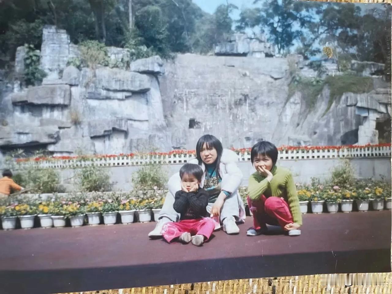 我生的是两个女儿，没有儿子，我老公他姐是一儿一女，我老公他弟也是一儿一女，但是他
