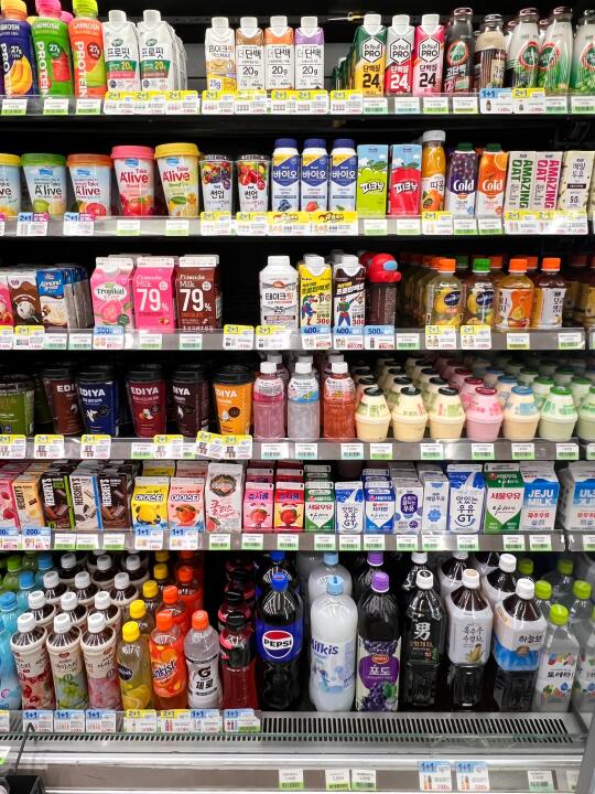 到小韩便利店了！到底哪个好喝啊…