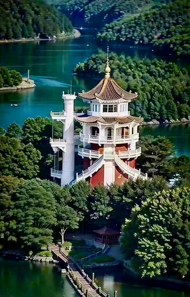 元旦请3休8 调休，一个自1999年起，为了刺激五一、十一黄金周旅游消费而出台的