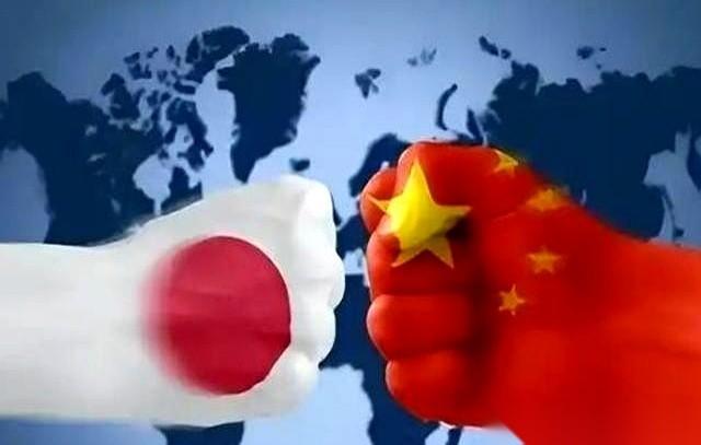 总有人刷到个视频就热血上头，喊着24小时荡平日本。
兄弟，别做梦了，那是二战的玩