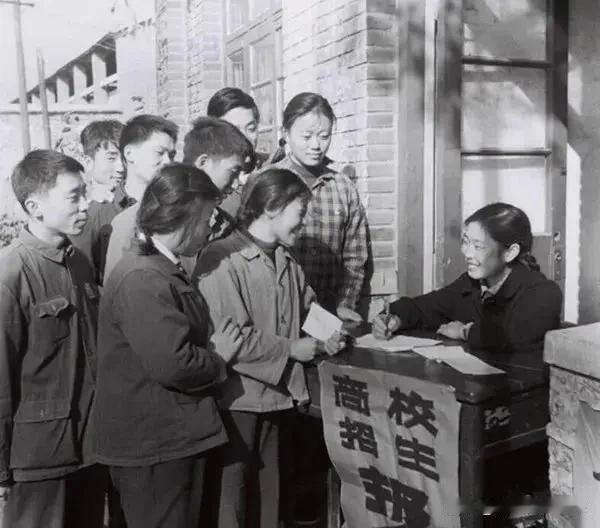 你们都是幸运的玩家，成功考上大学啦。我是77年参加的高考，当时报了中专，心里想着