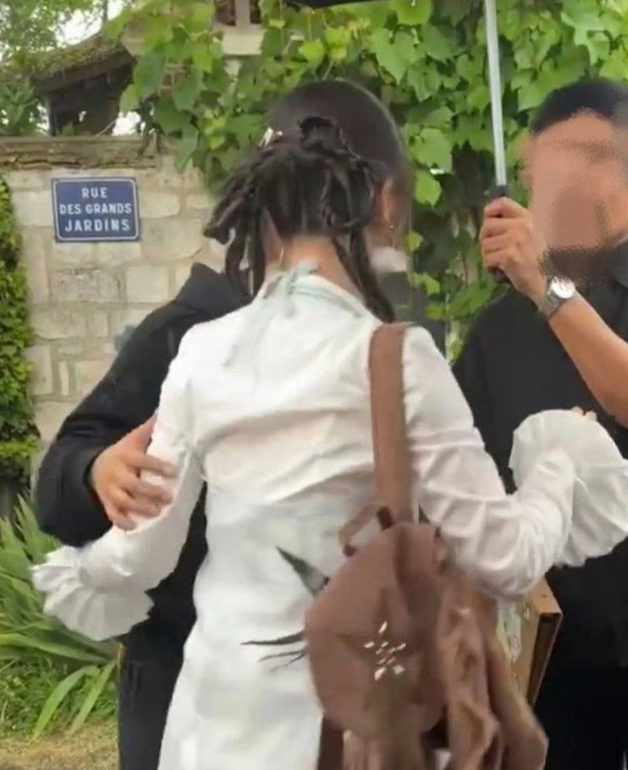 中餐厅造型师编的这个头发太好看了吧，而且妆造也很不错 ​​​