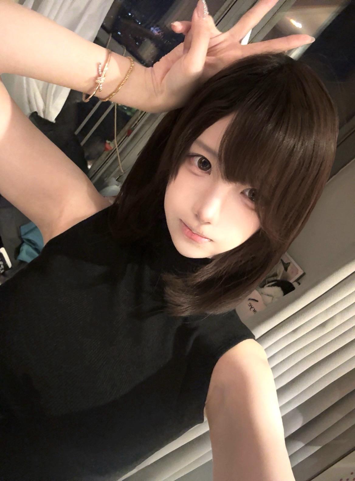 暂时找不到比无袖半高领更美的衣服。