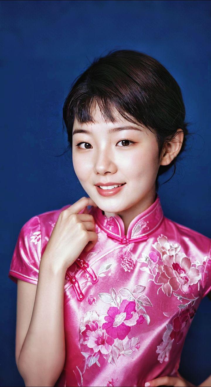 AI扩图 AI艳粉微笑