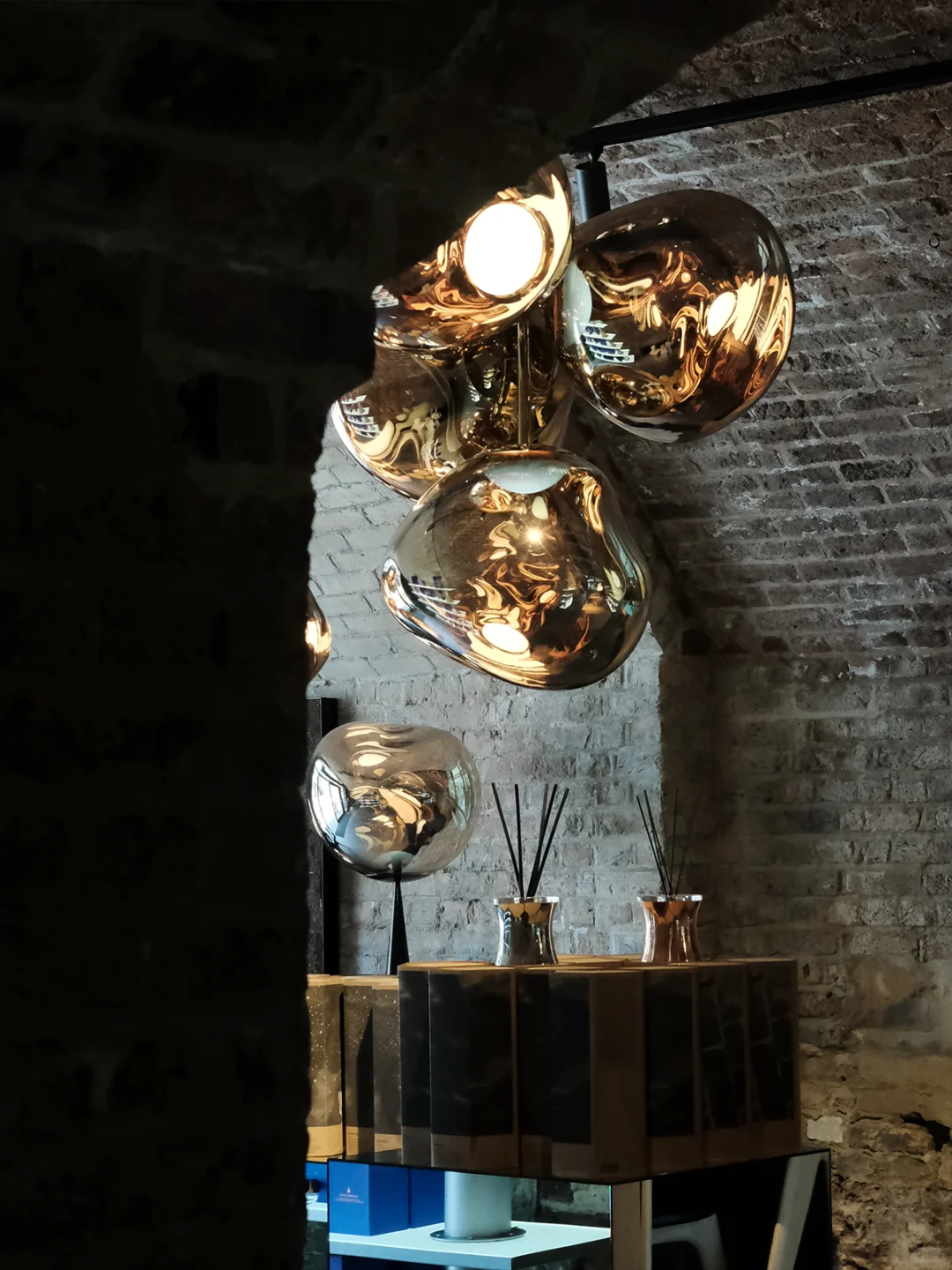 伦敦灯具店|“卸煤场”里的TOM DIXON