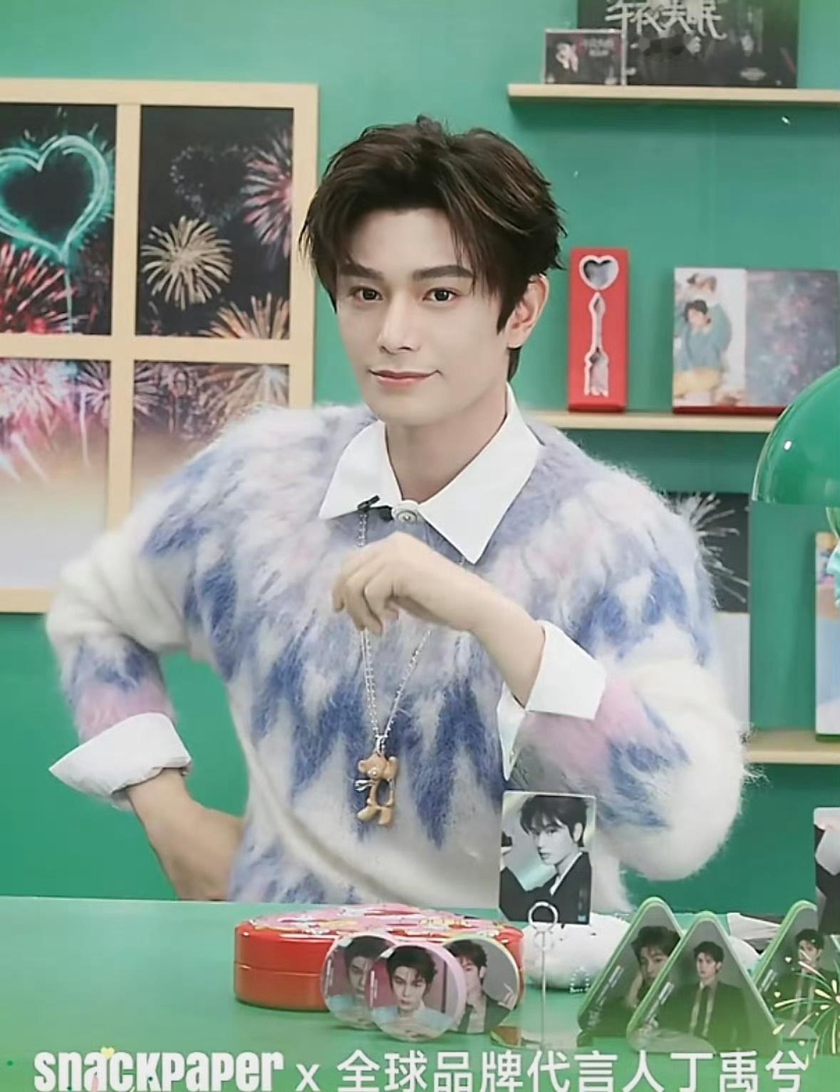 现代装清爽又帅气，简约穿搭也能穿出独特时尚感，妥妥的行走衣架！

@丁禹兮