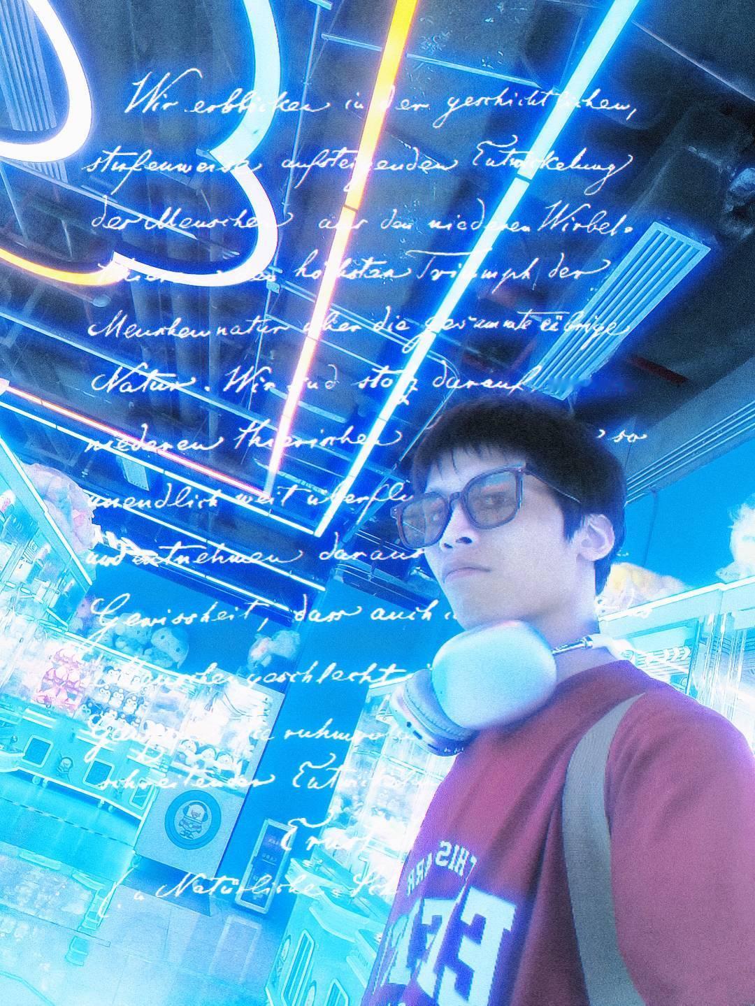 拍摄旅游打卡的地方盛夏追光之旅拍摄时尚与潮流的男生男生穿搭风格
