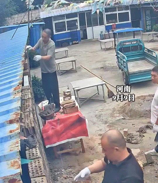 河南，一家人准备在院中砌一面墙，考虑墙垒的长5米高2米，准备用了2袋水泥，说干就