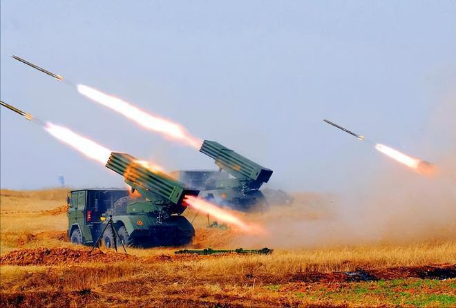 中国PHL-191远程火箭炮
核心优势：采用模块化设计（可兼容300毫米、370