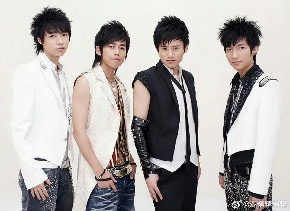 谢娜 娱乐圈霸总本来大家都在吃薛之谦的瓜，谢娜突然跳出来喊话薛之谦，娱乐圈爆发连