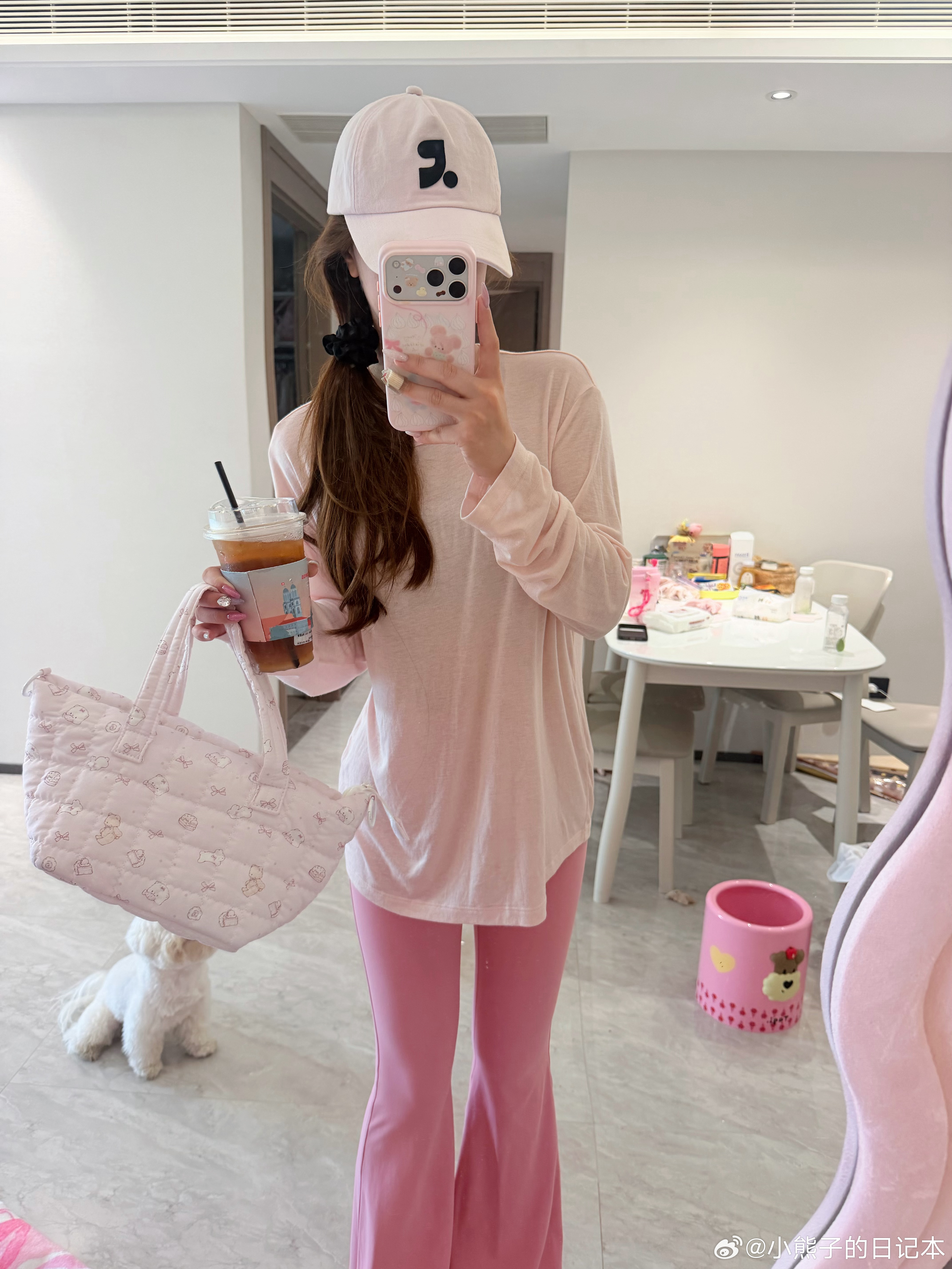 这条粉色的瑜伽裤感觉买得超级成功吧和我的任何衣服都很搭配[坏笑] ​​​