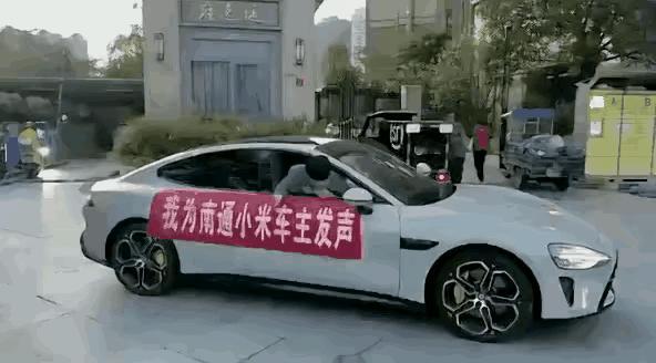 这些年轻人戾气如此之重，你们真的在帮助车主吗？

你们的行为，更像是在助纣为虐，