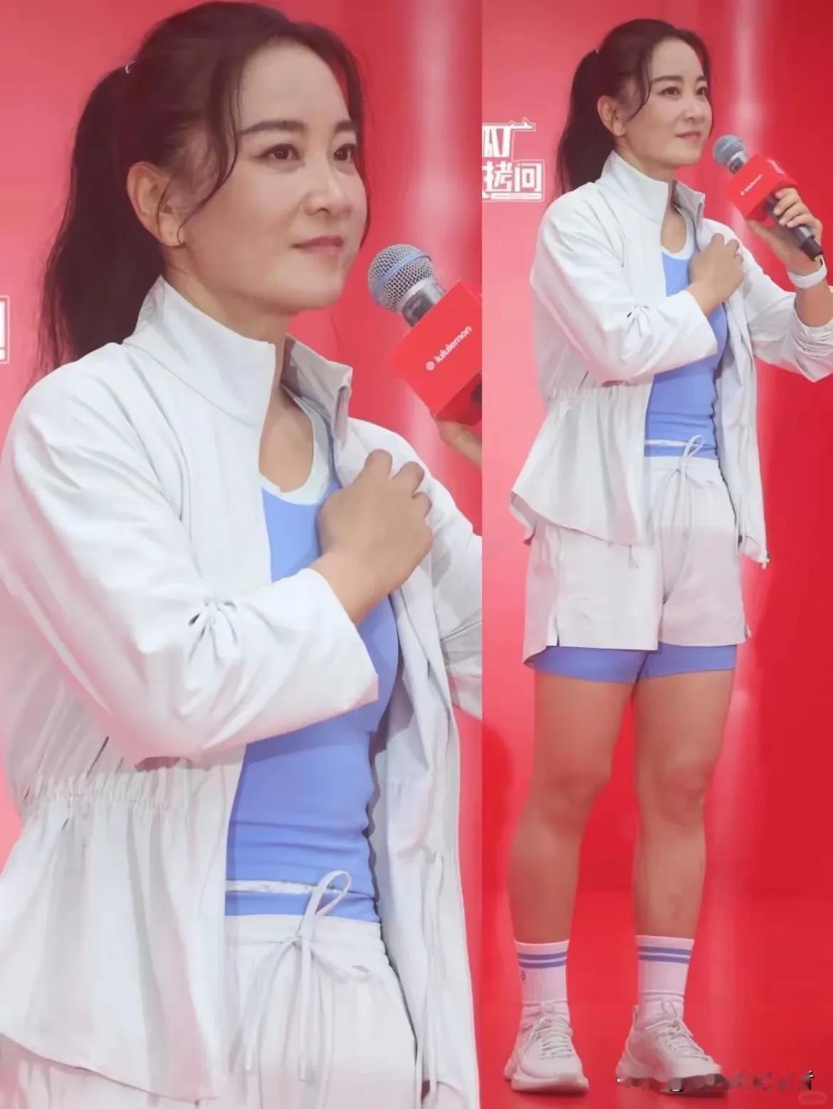 贾玲如今真的好像一个运动员，看不出曾经的肥胖，女人有时候就是要对自己狠一点，瘦女