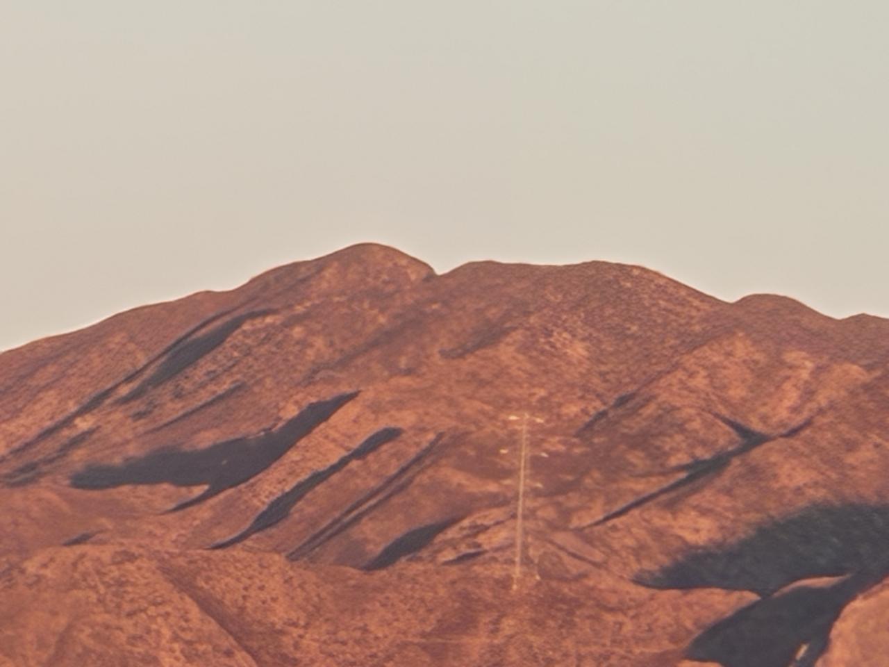 远望阴山，耸入云端。
天似穹庐，笼盖四野！