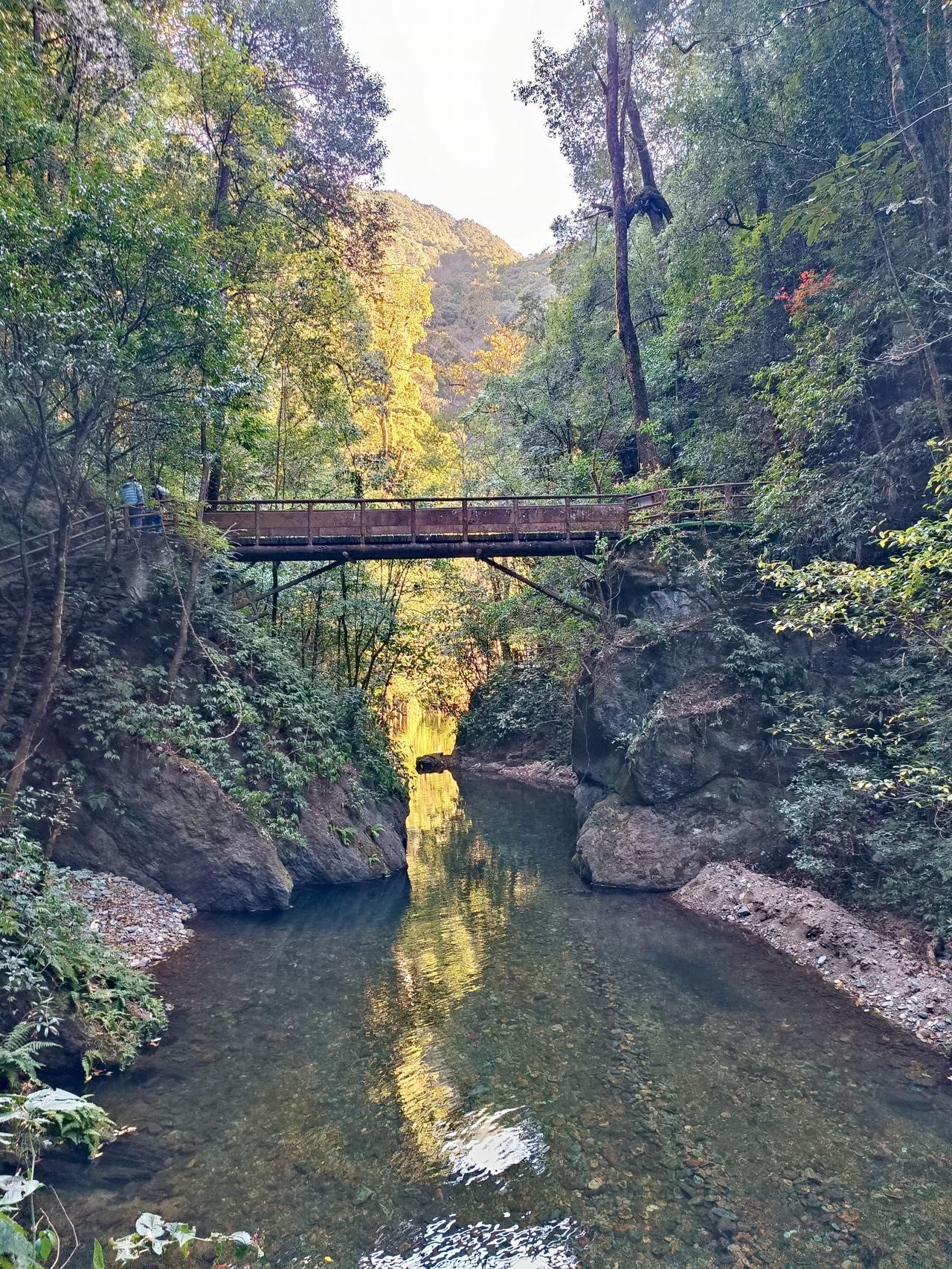 石门峡~~云南最美的溪流
山青水秀，绿植茂盛，这个地方适合带小朋友来玩。