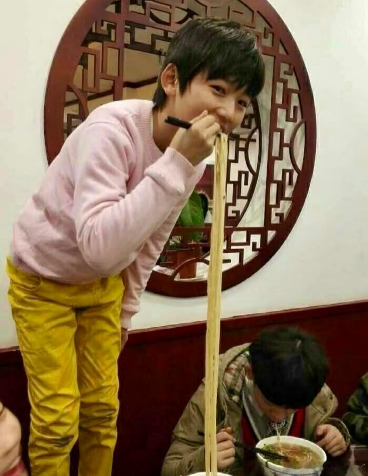 宋亚轩是从小爱吃馍的山东大汉宋亚轩怎么那么高