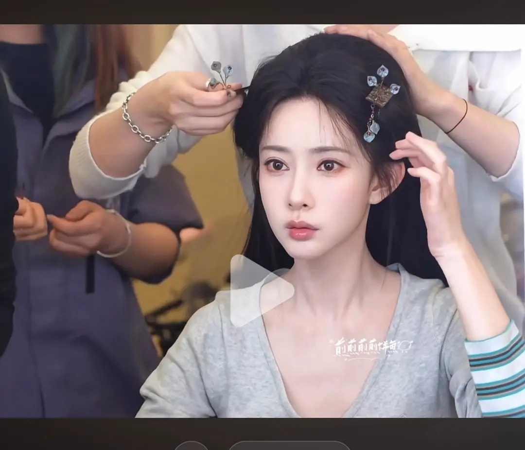 这种妆造和唇色好适合孟子义 