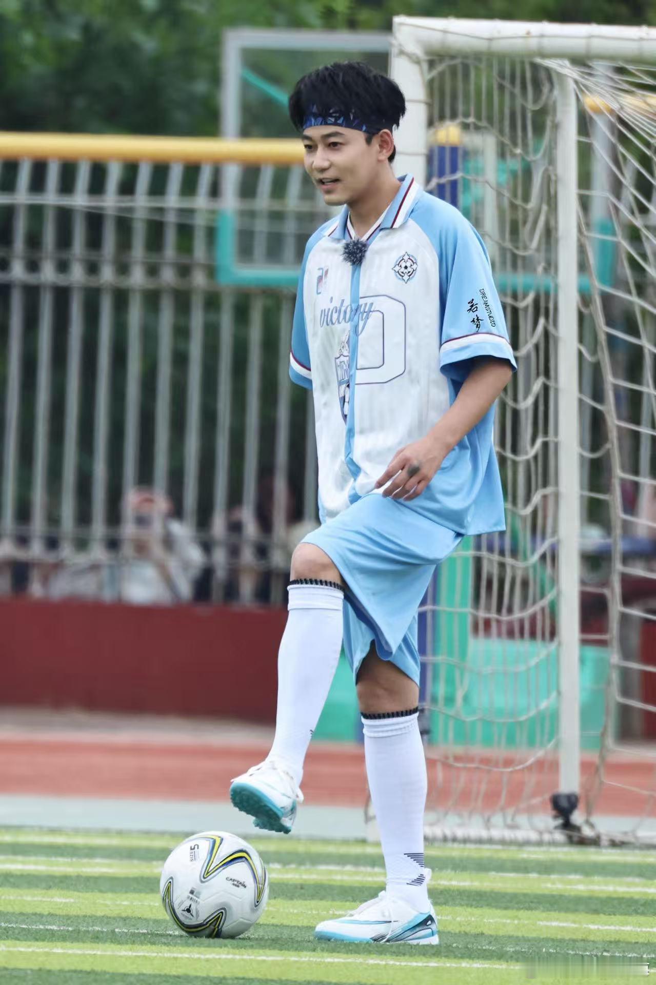 苏醒回应阿根廷队黑赢 苏醒真的是实打实的阿根廷死忠，为看球赛跟节目组请假，舞台可