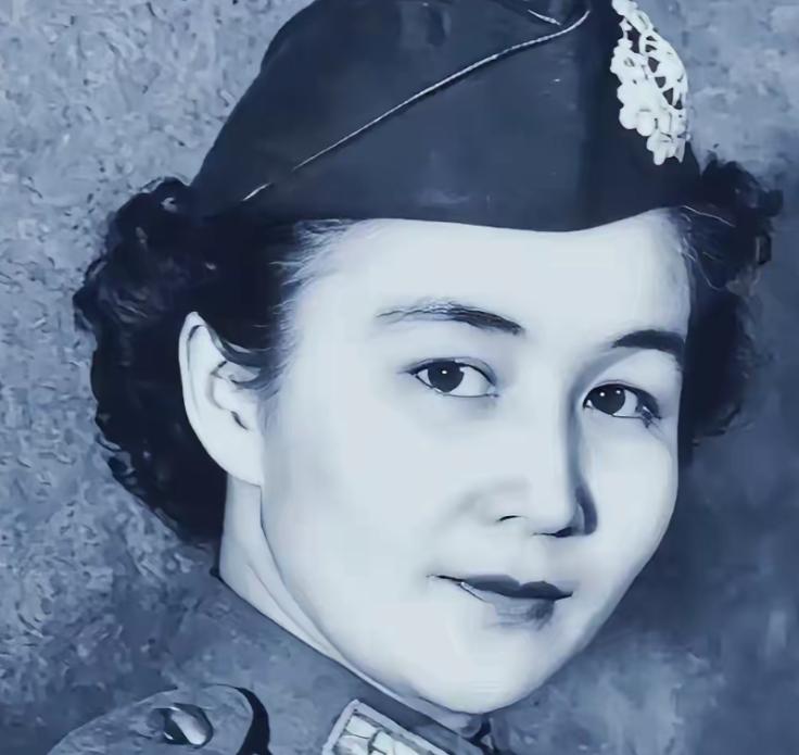 戴笠抓到一名中共女情报员，蒋介石亲自审问，本想劝降纳为己用，当女特工报出自己老师