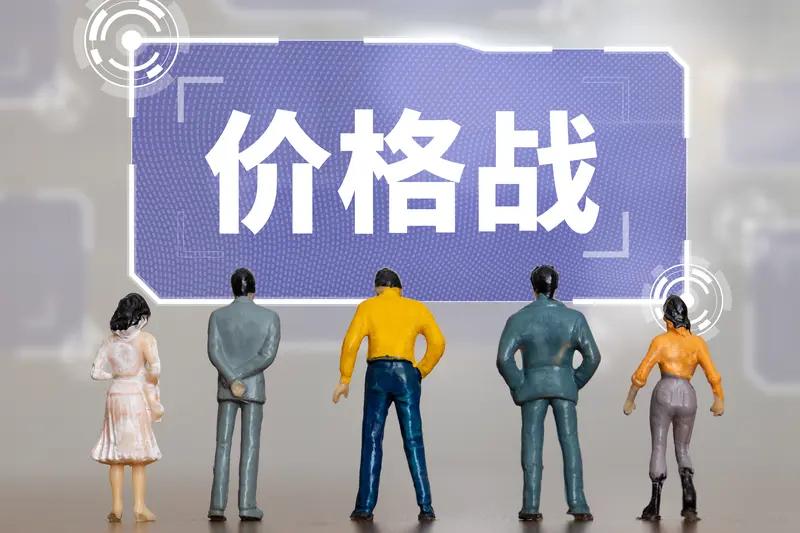 大模型开始赚钱了吗？这事儿还真不好说。
一边是硅谷打得火热的价格战。从OpenA