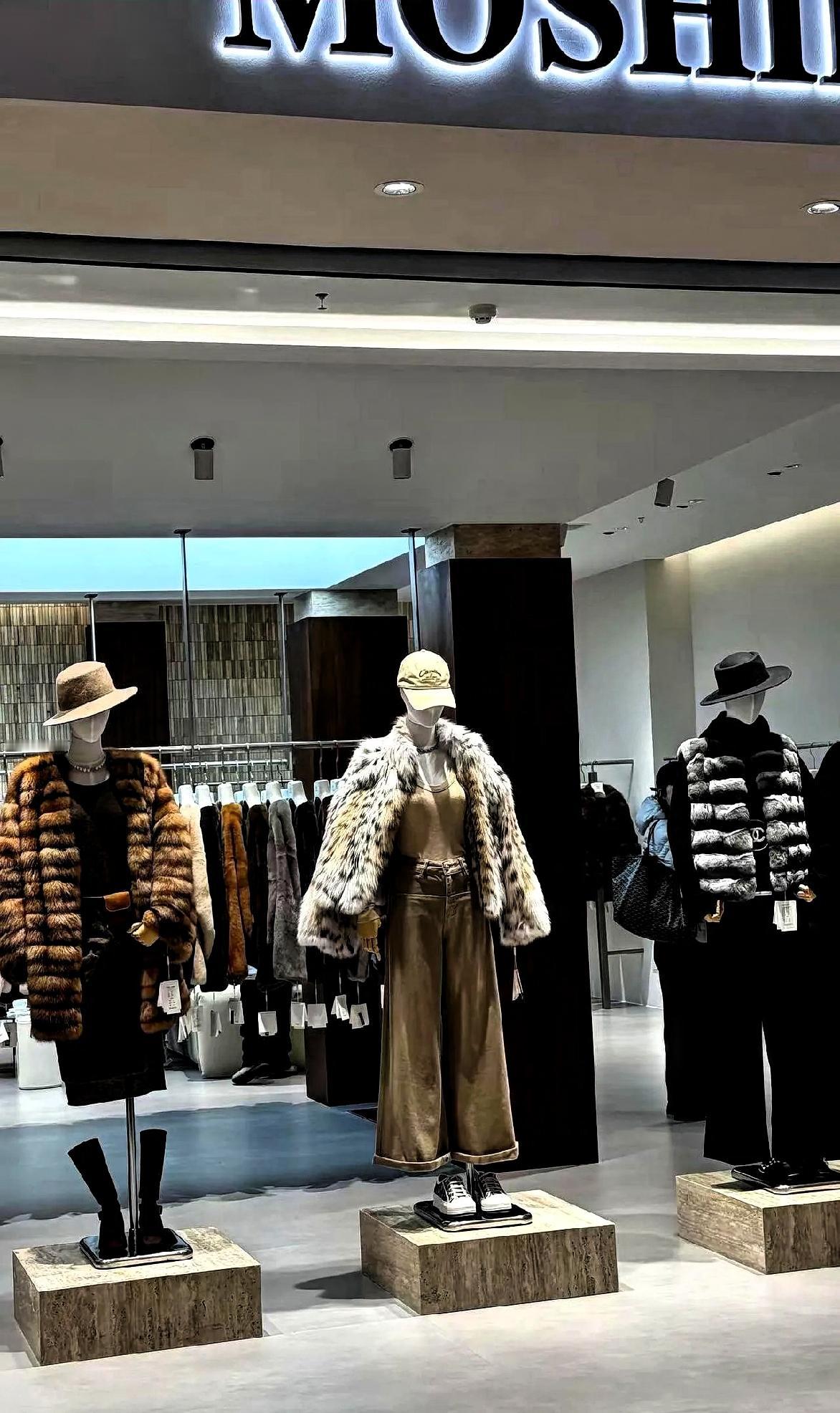 海宁水貂市场一个公开的秘密。
 
不管他们把其他花色吹得多天花乱坠，你就咬死银蓝