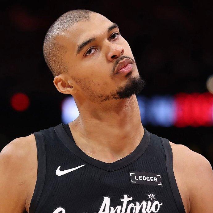 本赛季抢断+盖帽总榜：
1、文班亚马—41抢断+121盖帽—162，43场
2、