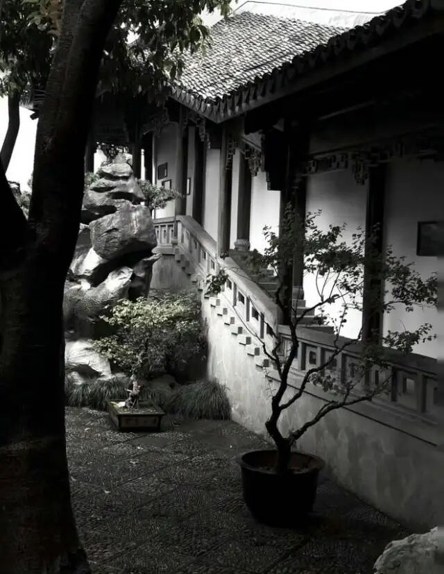 黑色系背景图 | 古风背景图 | 简约风背景图 | 复古风背景图 | 冷淡风背景