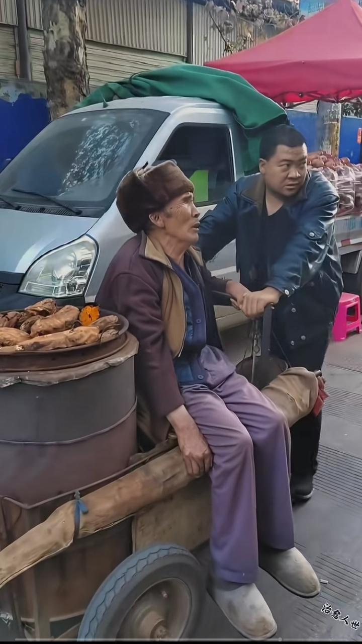 我读了圣贤书，奋斗半生，却管不了这窗外事，心生怜悯是我，袖手旁观也是我，共情是我