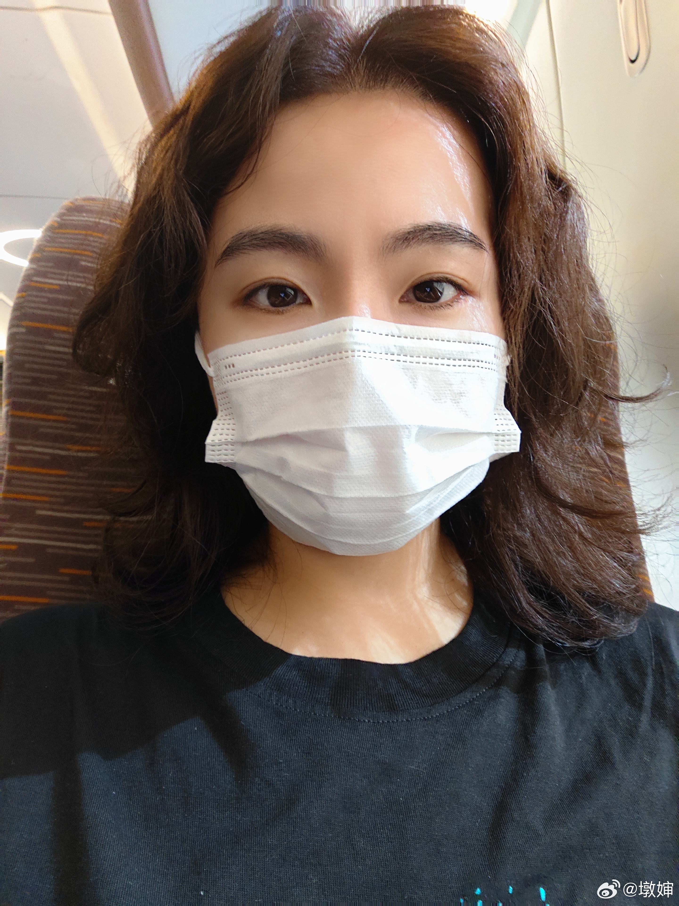 n年没拍自拍了。美颜参数设定完成。 