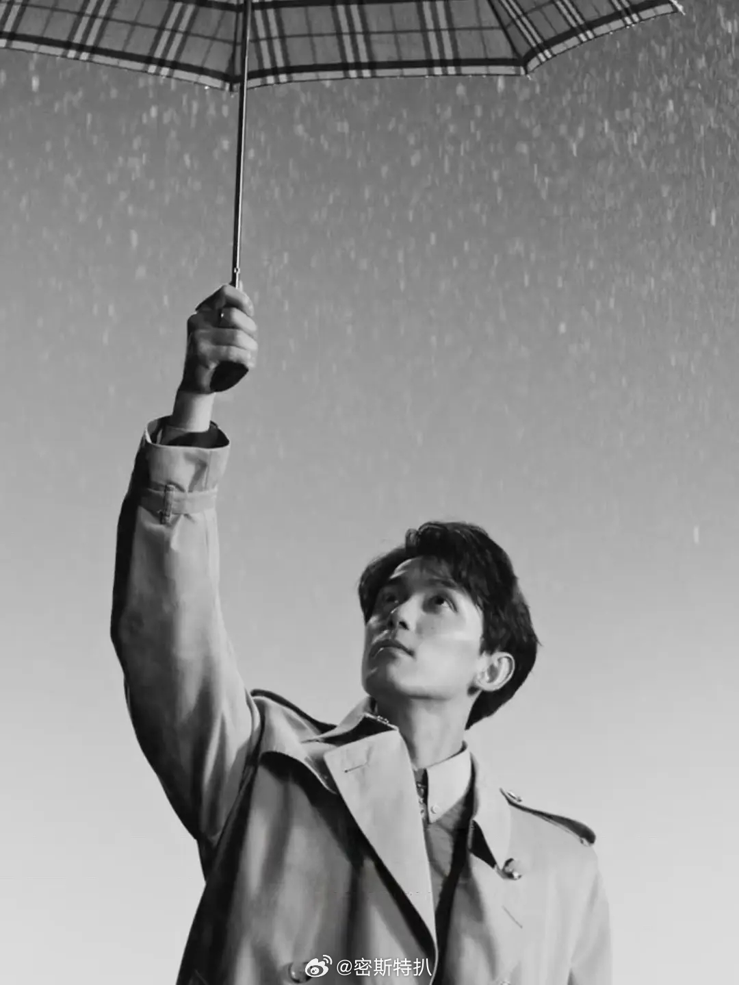 这才应该是奢牌🇨🇳籍全球代言人的全球待遇嘛吴磊BBR 170周年《传奇风衣：