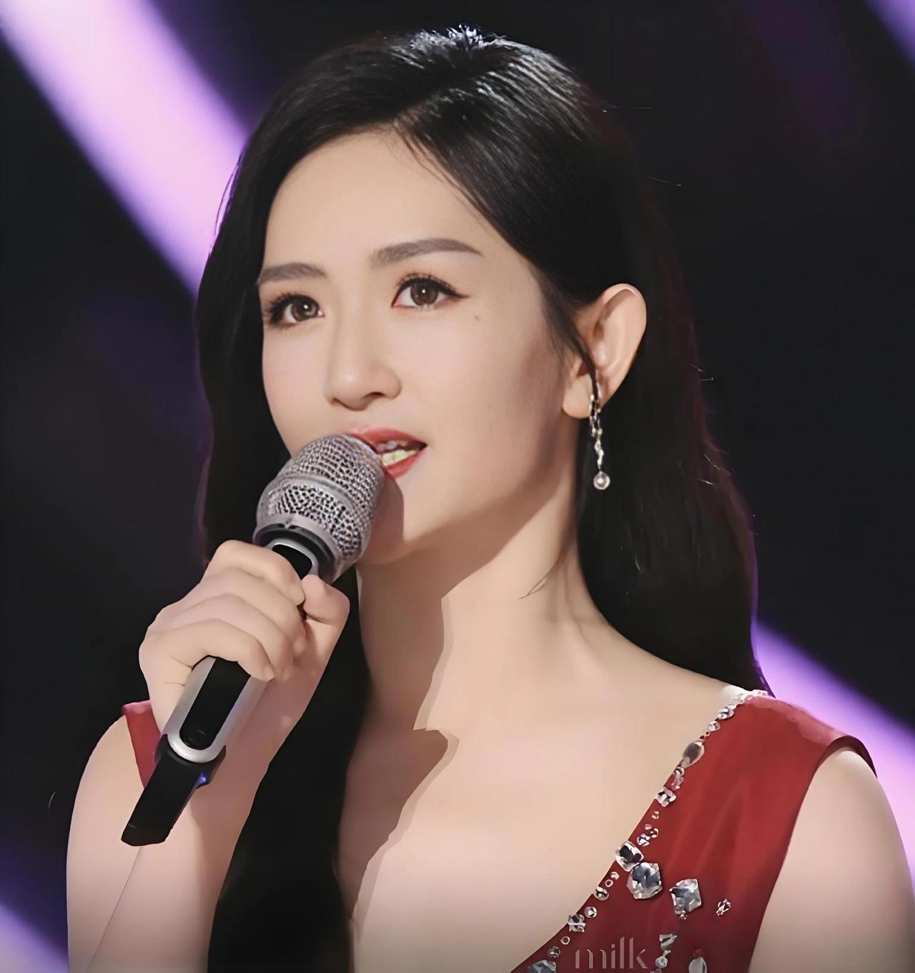 谢娜，突然高调发声！

5月19日，主持人谢娜毫无预兆地冲上热搜。这回不是因为搞