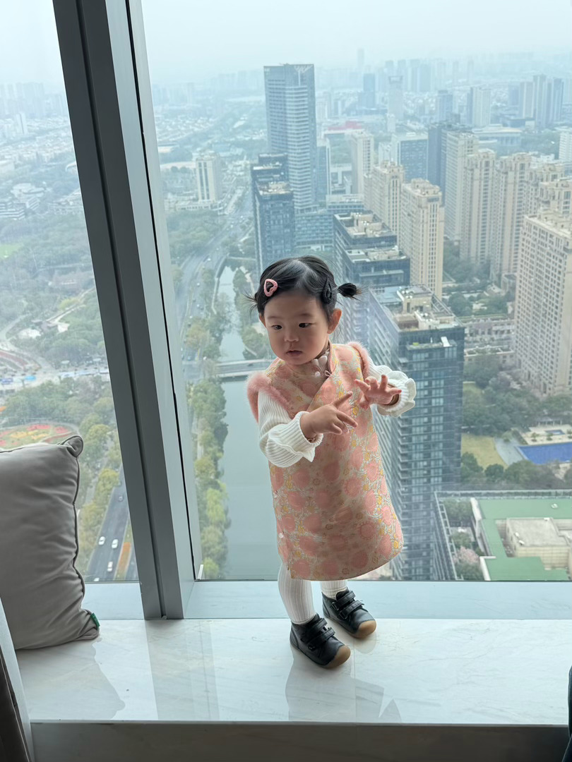 记录卷卷第一次从早跟到晚的婚礼兴奋的不得了彻底玩嗨了高中一眼认定的诡诡幸福美满终