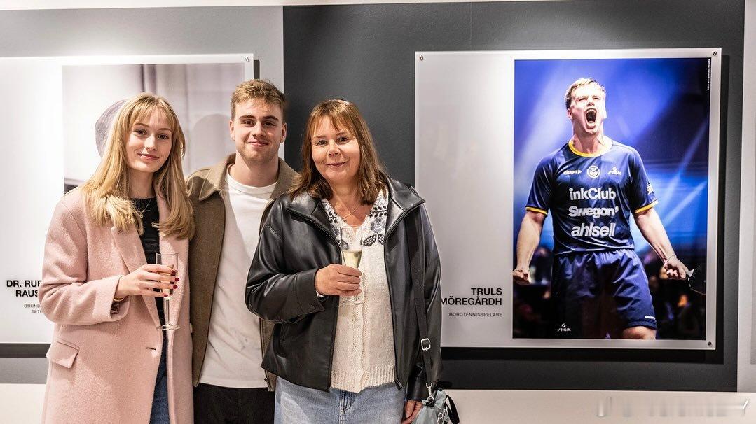 阿德的荣誉照片墙在马尔默机场揭幕了～ ​​​