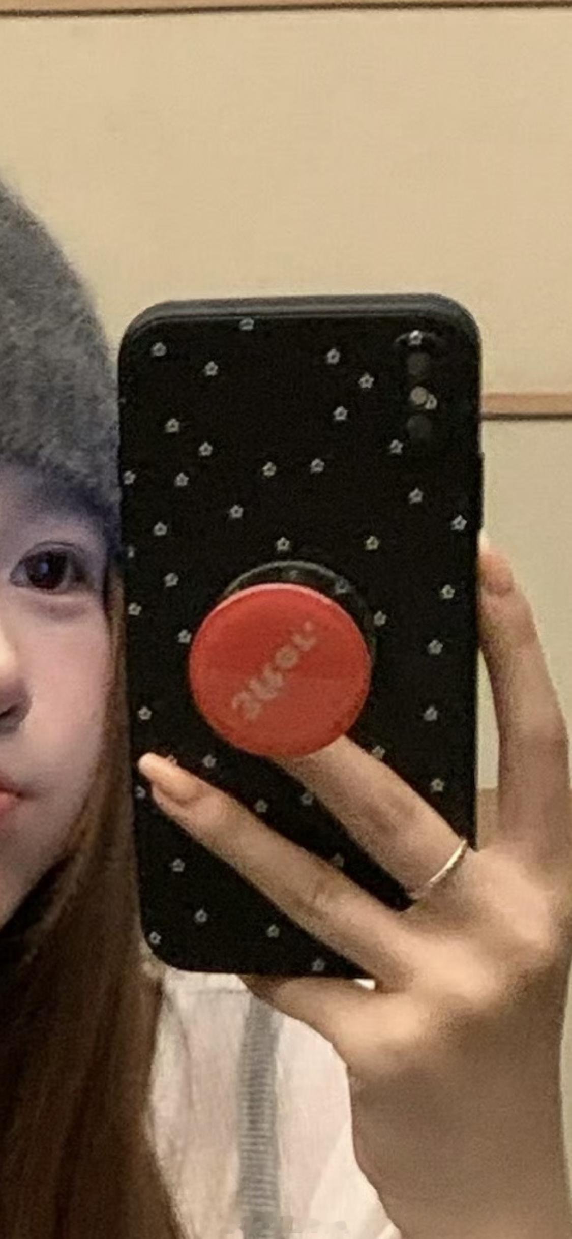 刷到一个好看的小姐姐还在用iPhone Xs！ ​​​
