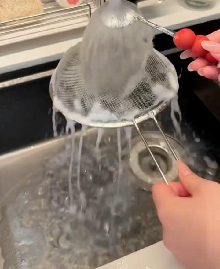 真的才知道漏勺这样洗！！！ 