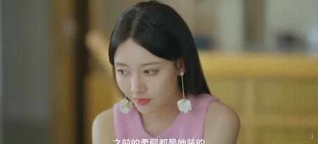 熟悉的她怎么颠成这样《熟悉的她》真的是颠出了新境界，苏心悦双面复仇，剧情全程高能