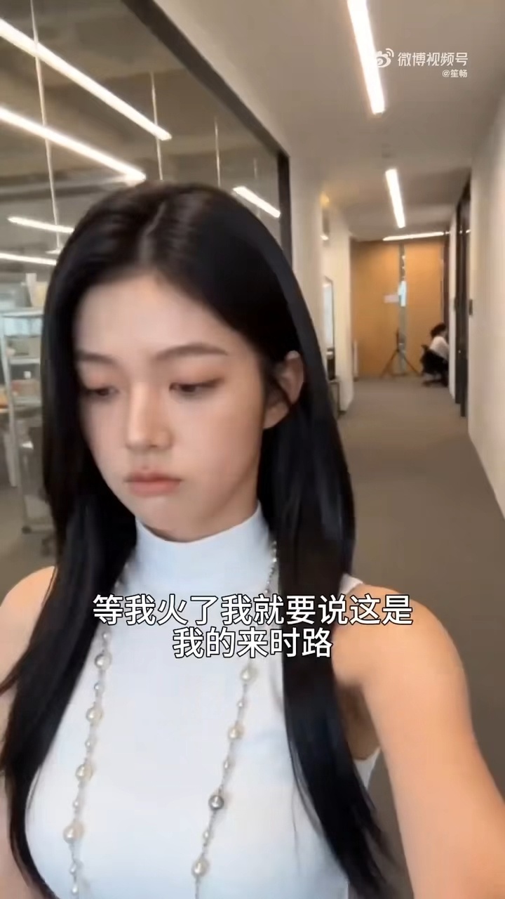 十八线AI演员跑龙套一日vlog AI演员跑龙套，真人演员在点赞。这个画面本身就