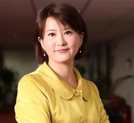 4月10日上午，国民党民意代表王鸿薇在节目中称，因郑丽文此次访问大陆，访问团中不