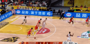 大发神威！小巴里·布朗24中13&6记三分轰下41分3板3助3断CBA